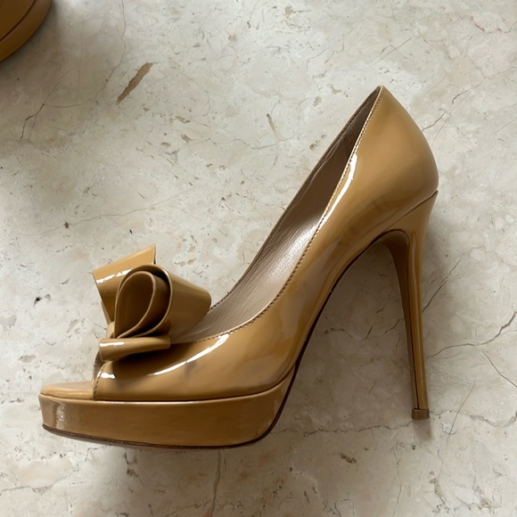 Authentic Valentino Bow Beige Nude Patent Leather Platform Stiletto Heels - Picture 3 of 7